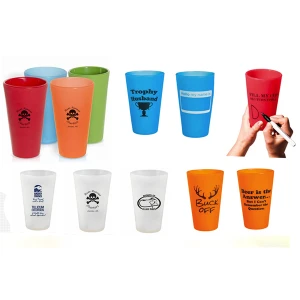 Bicchiere in vetro per pinta con logo personalizzato in silicone